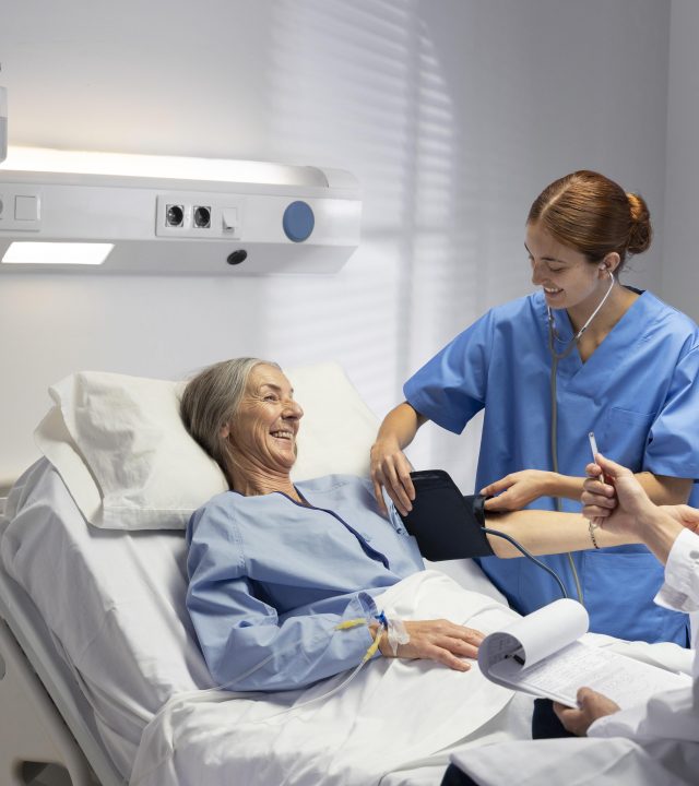 medium-shot-nurse-doctor-checking-patient medium-shot-nurse-doctor-checking-patient